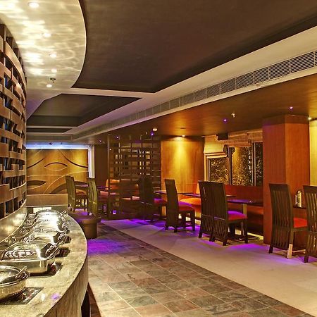 Aavaa Surya Continental Hotel New Delhi Exterior photo