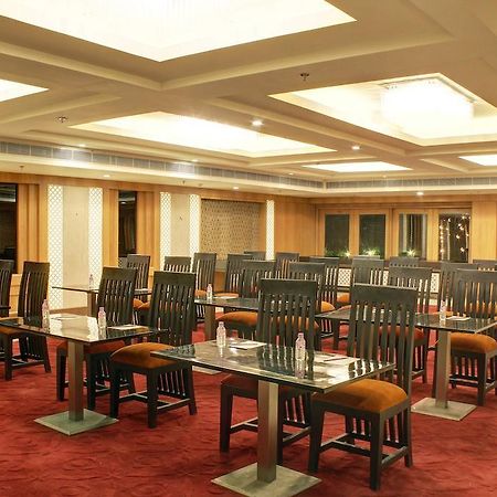 Aavaa Surya Continental Hotel New Delhi Exterior photo