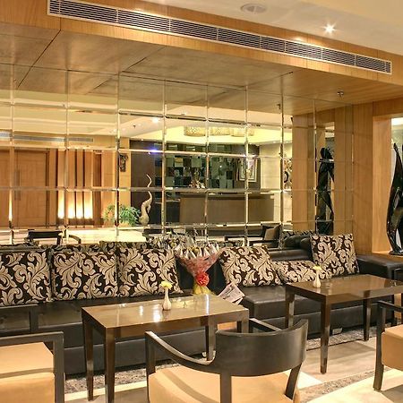 Aavaa Surya Continental Hotel New Delhi Exterior photo