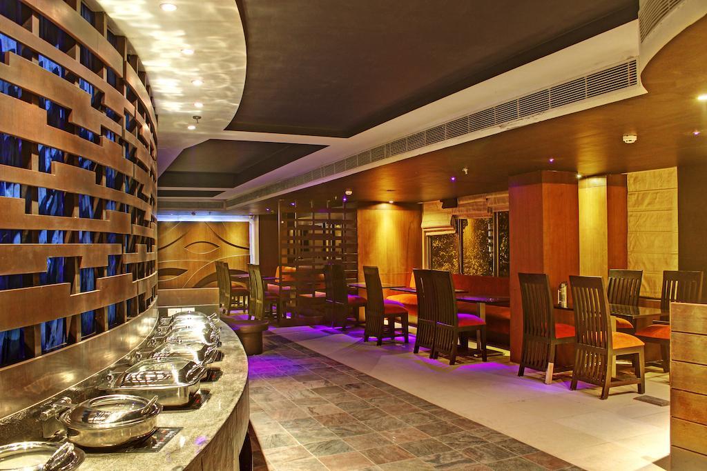 Aavaa Surya Continental Hotel New Delhi Exterior photo
