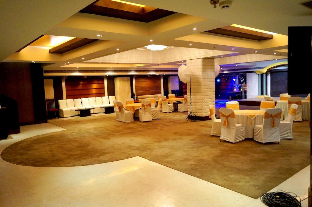 Aavaa Surya Continental Hotel New Delhi Exterior photo