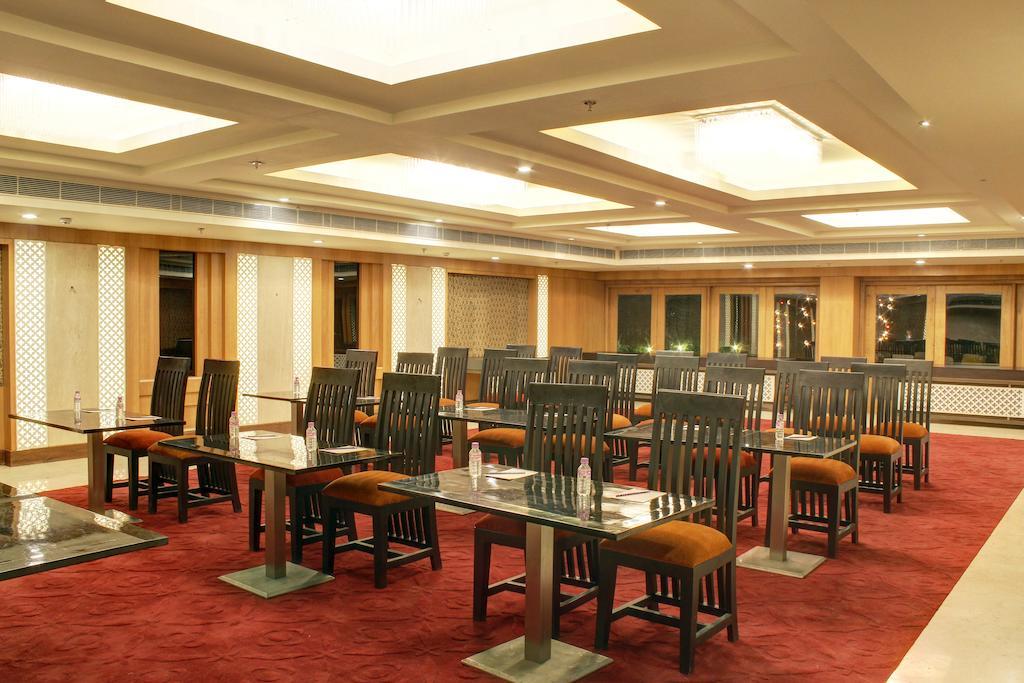 Aavaa Surya Continental Hotel New Delhi Exterior photo