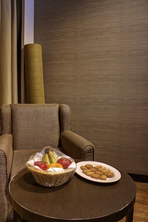Aavaa Surya Continental Hotel New Delhi Exterior photo