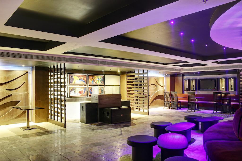 Aavaa Surya Continental Hotel New Delhi Exterior photo