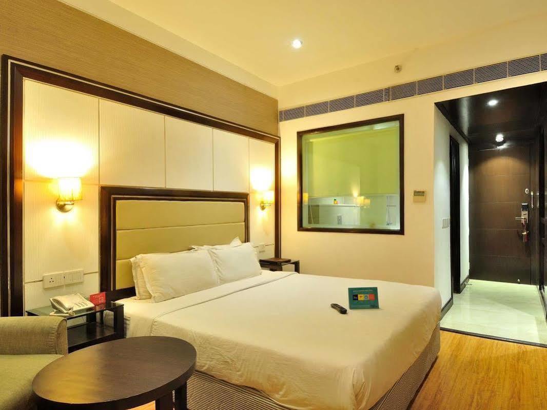 Aavaa Surya Continental Hotel New Delhi Exterior photo